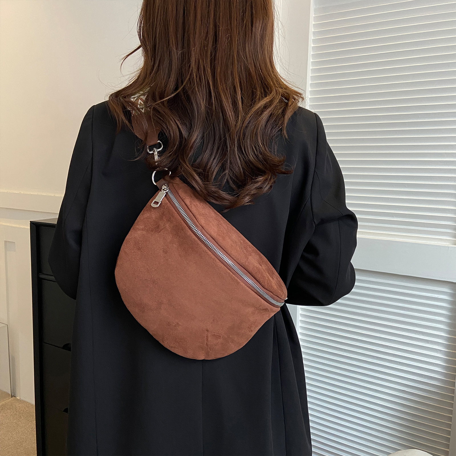 Women Chest Bag Fanny Pack PU  - Half Moon Bag Suede recensione e prezzo
