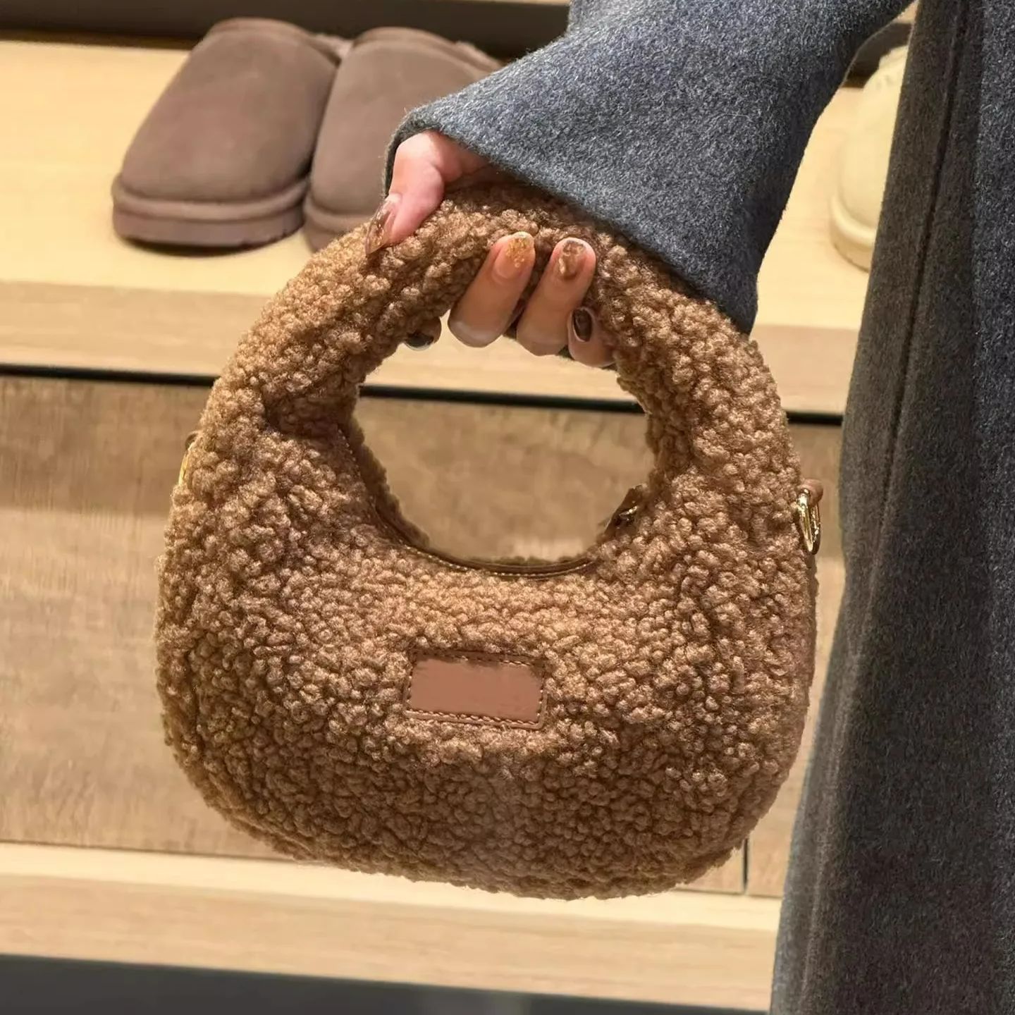 Half Moon Design Lamb Wool Han - Half Moon Bag Suede recensione e prezzo