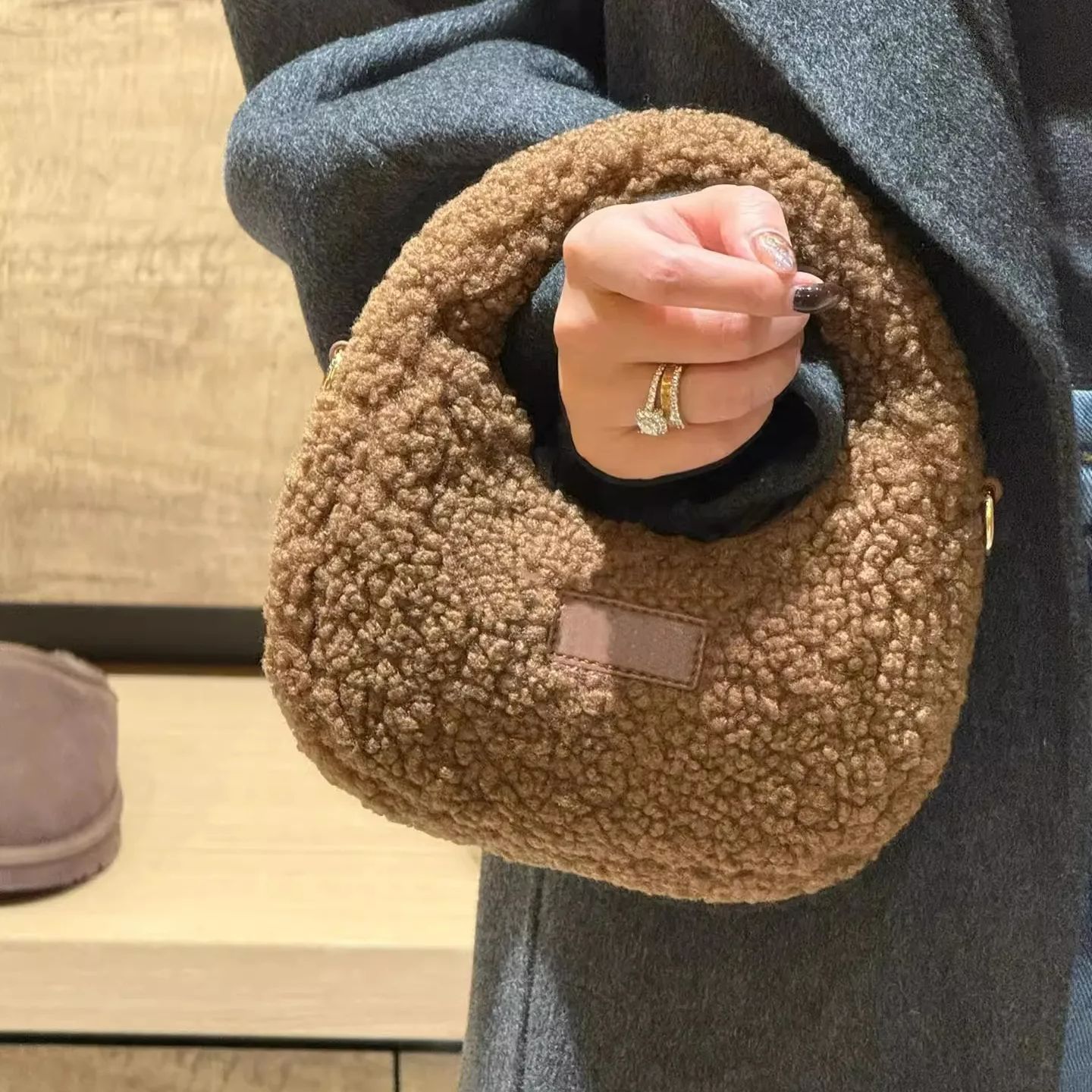 Half Moon Design Lamb Wool Han - Half Moon Bag Suede recensione e prezzo
