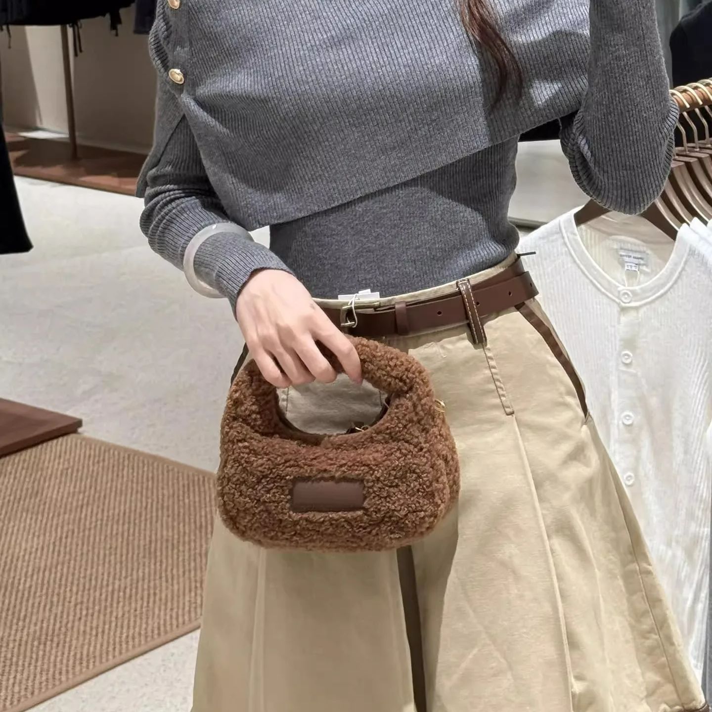 Half Moon Design Lamb Wool Han - Half Moon Bag Suede recensione e prezzo