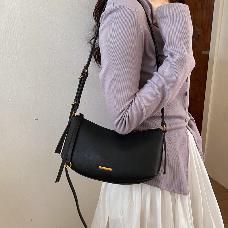 MOODS Half-moon Crossbody Bags - Half Moon Bag Suede recensione e prezzo
