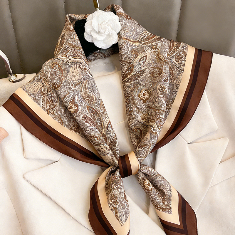 Luxury Women Silk Square Scarf - Luxury Bags Duffle recensione e prezzo