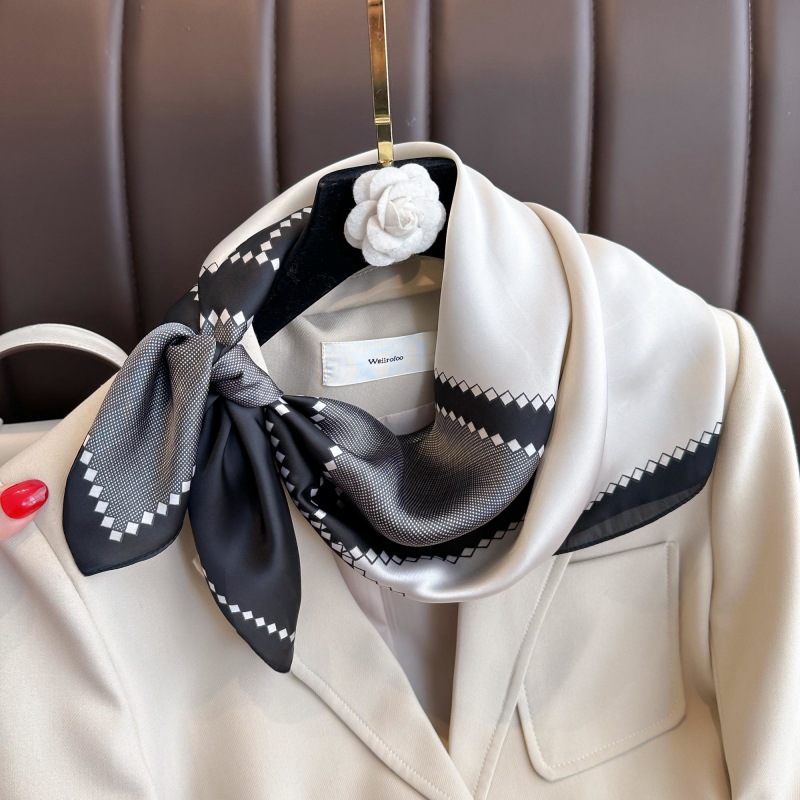 New Luxury Horse Pattern Silk  - Luxury Bags Duffle recensione e prezzo