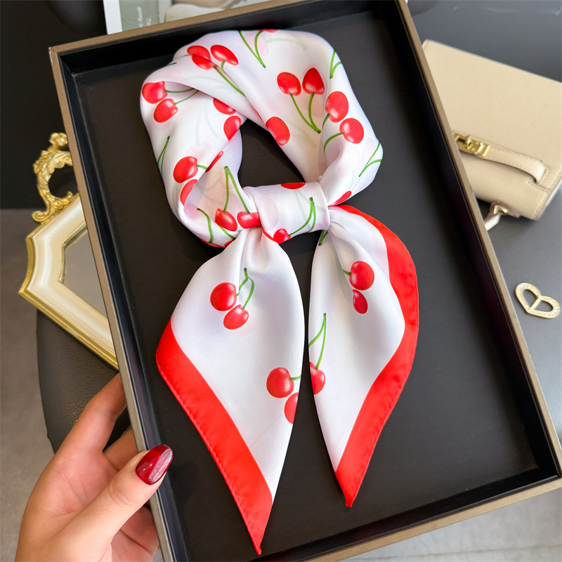 Luxury Square Satin Scarf Wome - Luxury Bags Duffle recensione e prezzo