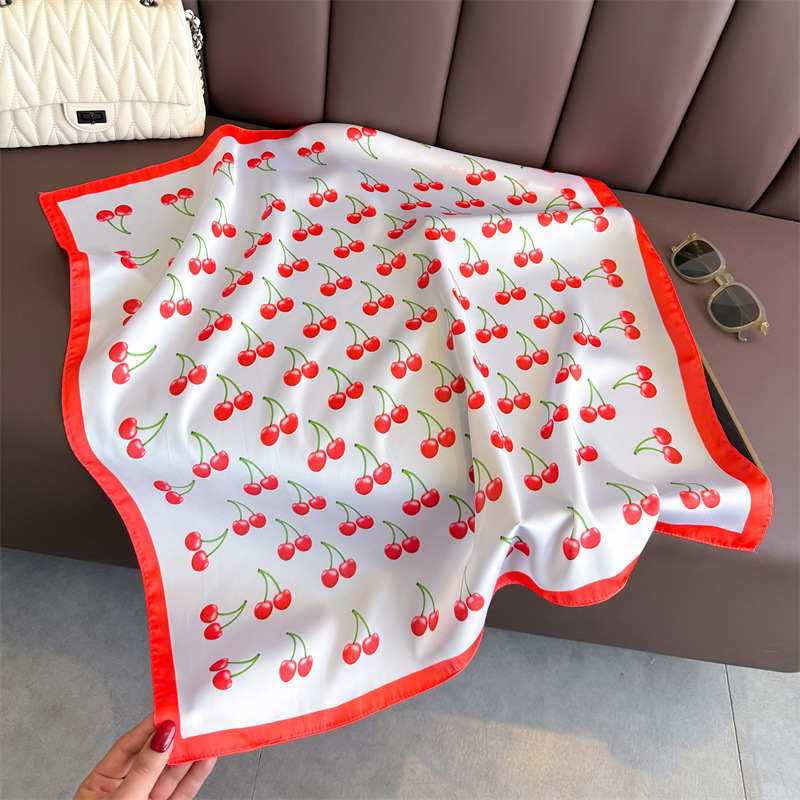 Luxury Square Satin Scarf Wome - Luxury Bags Duffle recensione e prezzo