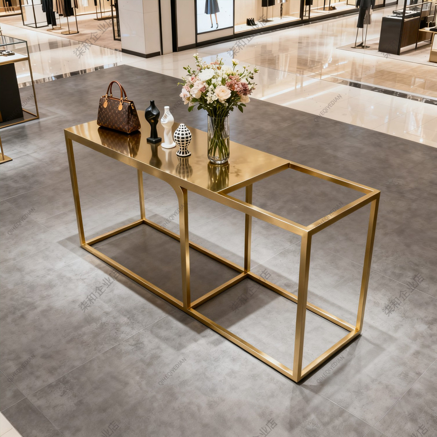 Clothing store display table S - Luxury Bags In Store recensione e prezzo