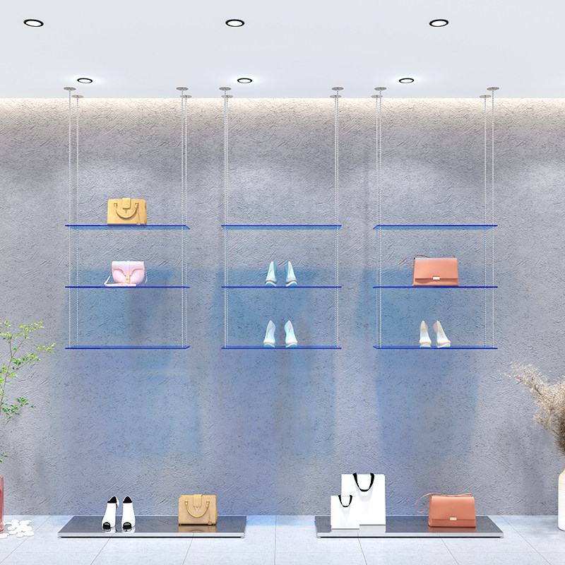 Clothing store window display  - Luxury Bags In Store recensione e prezzo